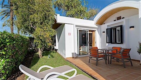 Eksempel på bungalow og Superior bungalow med markterrasse og hageutsikt.